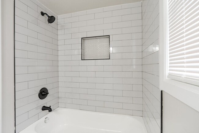 Building Photo - 1109 SW 26th St