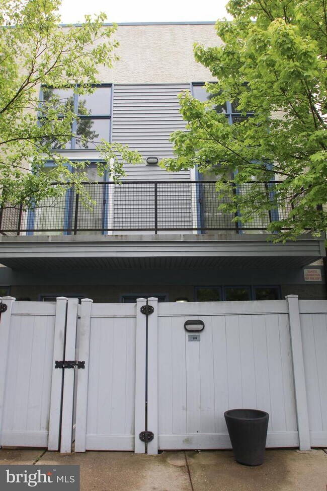 Building Photo - 182 Gay St