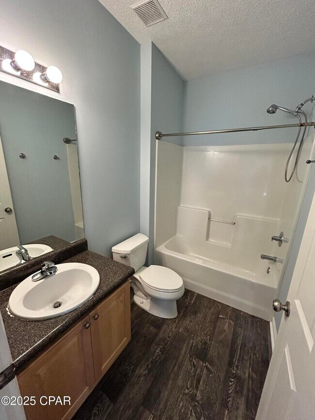 Building Photo - 2612 Oakmont Dr