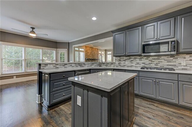 Building Photo - 2745 Lenox Rd NE