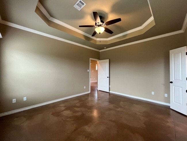 Building Photo - 4 Bedroom Single Family Home:  Available Now!