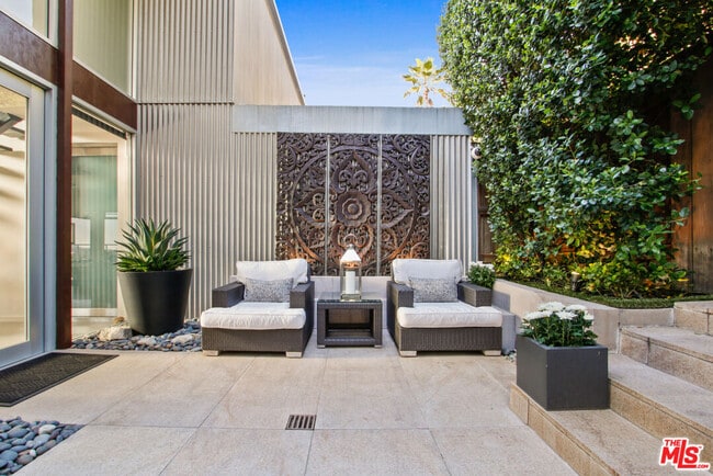 Building Photo - 9416 Beverlycrest Dr