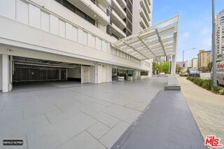 Building Photo - 10660 Wilshire Blvd