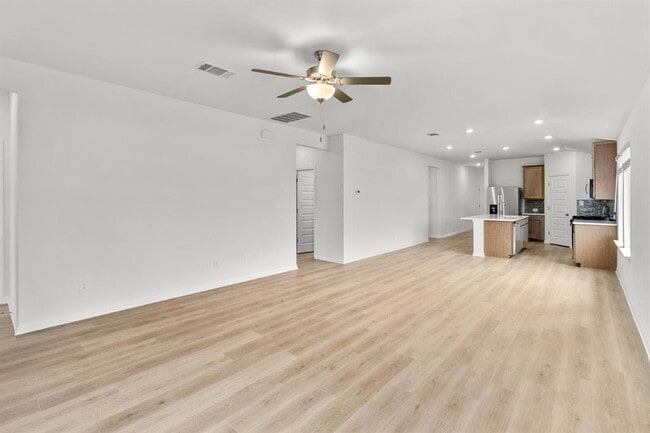 Building Photo - 496 El Capitan Lp