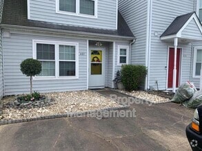 Building Photo - 437 Greenview Dr