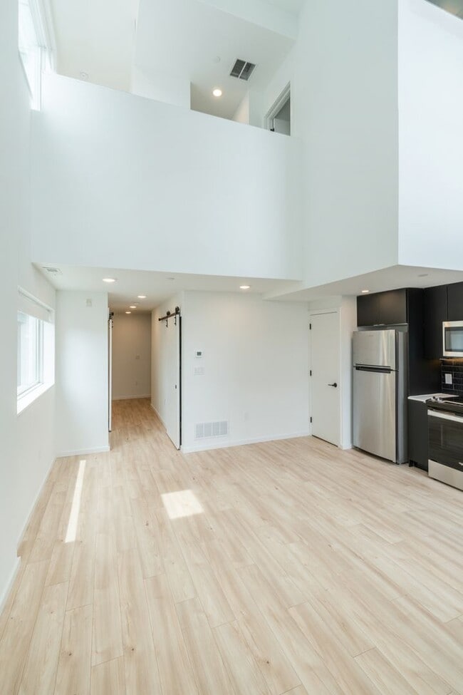 Building Photo - Signal House