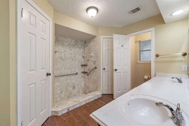 Building Photo - 9711 Godstone Ln