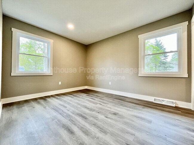 Building Photo - 818 Delray Ave SE