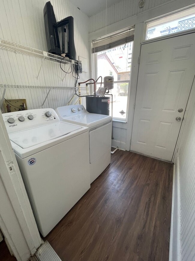 Building Photo - 3bed/1bath Duplex on West Campus