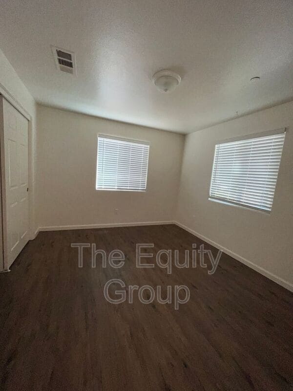 Building Photo - 2232 W Lark Ave