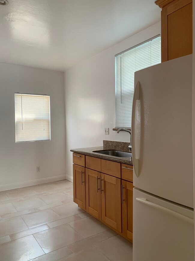 Building Photo - 511 Pomona Avenue