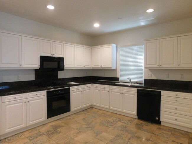 Building Photo - 3351 Via Mereno