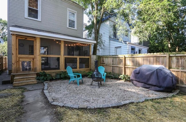 Building Photo - 223 Congress Ave