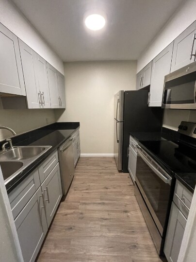 Building Photo - 240 Harmon Ave