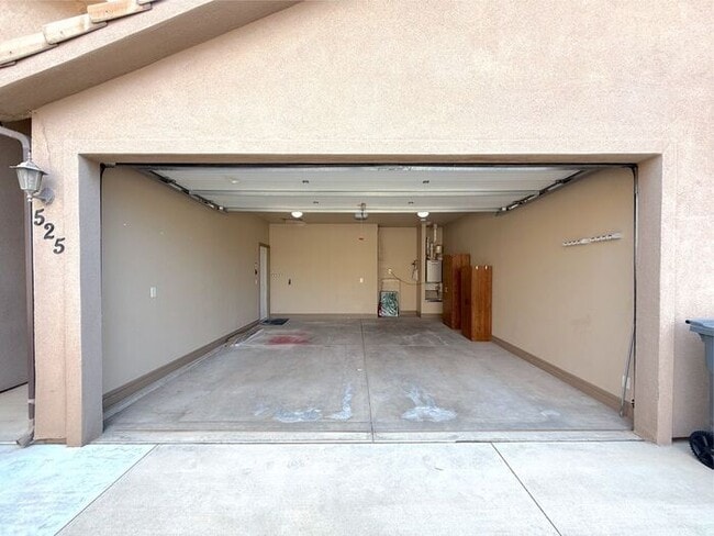 Building Photo - 3 Bed, 2 Bath, 2 Car garage Duplex Unit