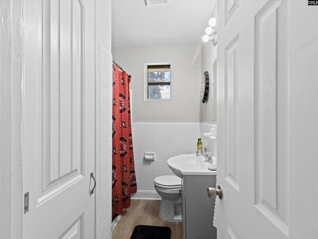 Building Photo - 1342 Karlaney Ave