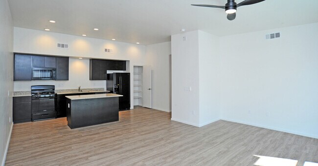 Building Photo - Modern Luxury in Central Tucson!