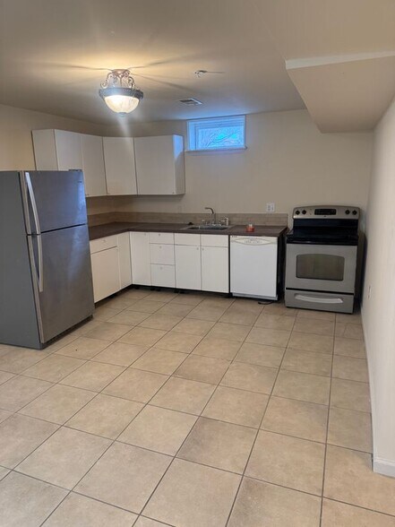 Building Photo - 8701 Lindendale Dr