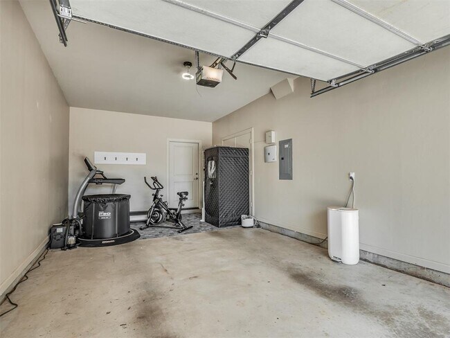 Building Photo - 2224 Kavanaugh Blvd
