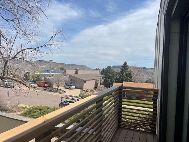 Building Photo - LUX 3BD, 3BA Foothills Home Only 5 Minutes...