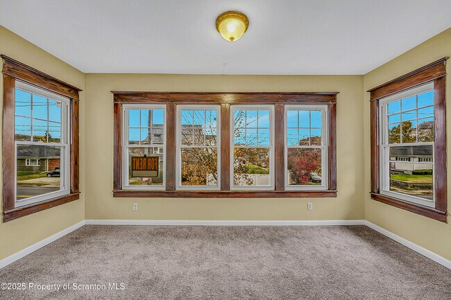 Building Photo - 1701 Green Ridge St