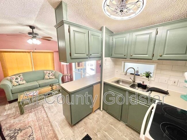 Building Photo - 1475 Flamingo Dr