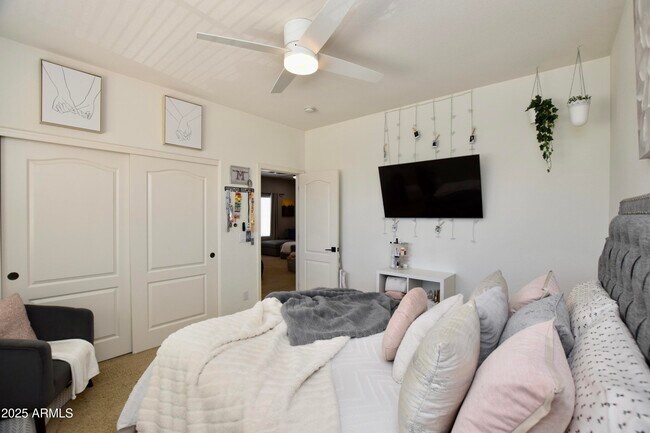 Building Photo - 44236 Adobe Cir