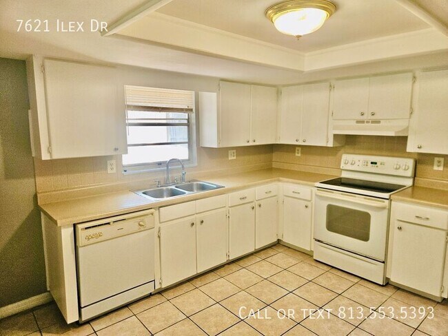 Building Photo - 7621 Ilex Dr