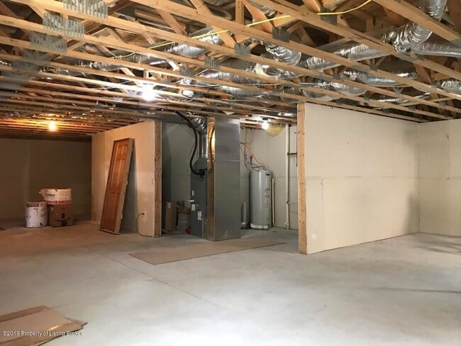 Building Photo - Newer, Spacious House for Rent in Dickinson