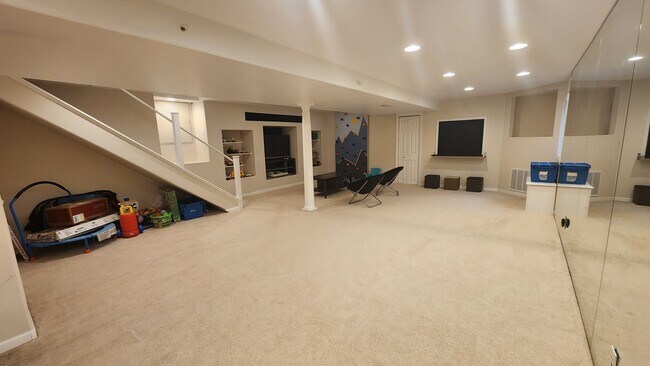 Building Photo - 1759 Ellington Dr