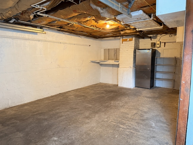 Building Photo - Modern 2 bedroom End-of-Row Townhome in Rothsville - w/ Garage & In Unit Laundry!
