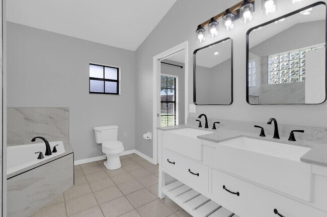 Building Photo - 2414 Sweetwater Blvd