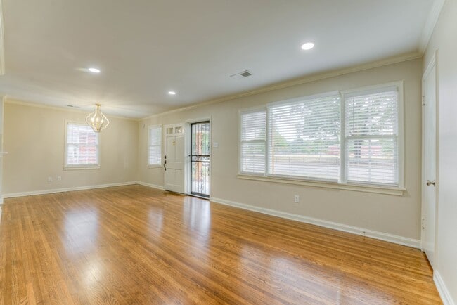 Building Photo - Charming 3-Bedroom Home with Modern Upgrades and Spacious Backyard in a Peaceful Neighborhood