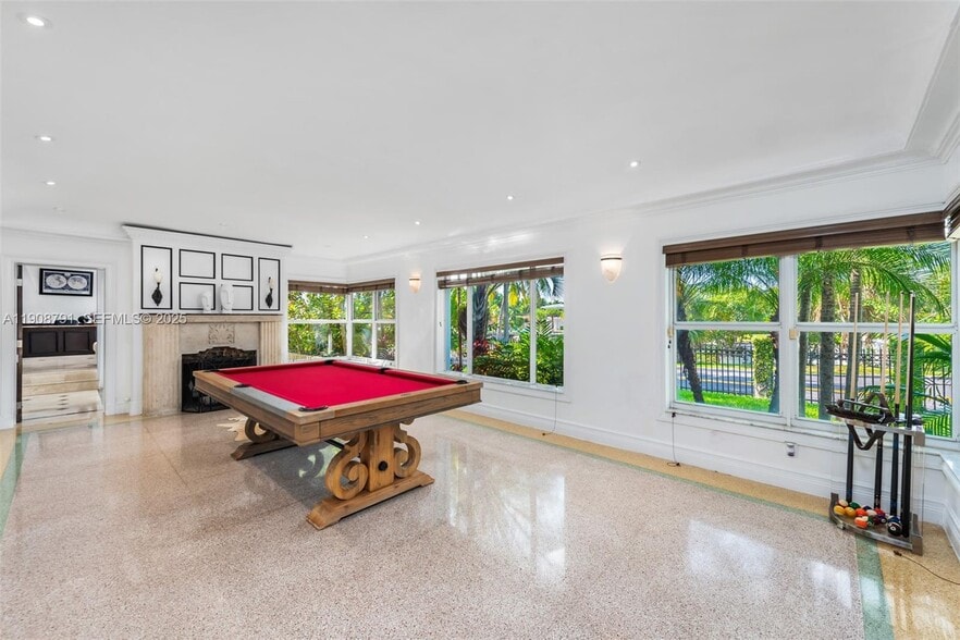 Building Photo - 1051 NE 89th St