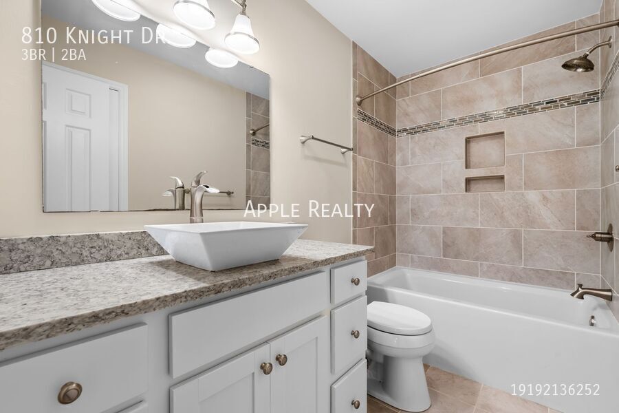 Building Photo - 810 Knight Dr