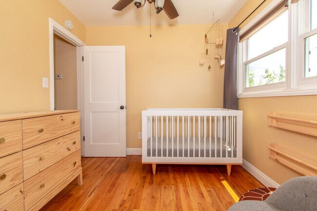 Building Photo - Well Maintained & Bright Detached 2 bed / 1 bath Home In Quiet Neighborhood of North Park - Peak ...
