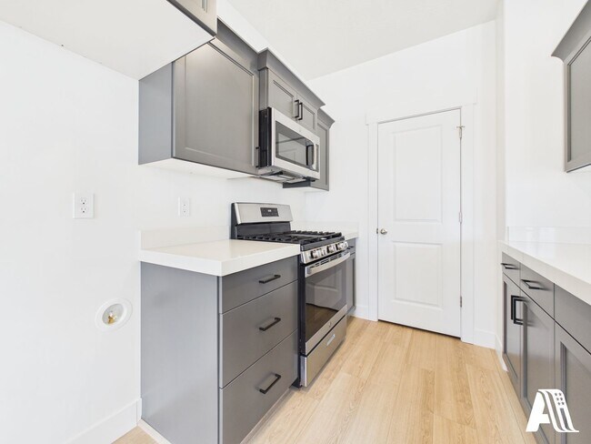 Building Photo - 437 E 650 N