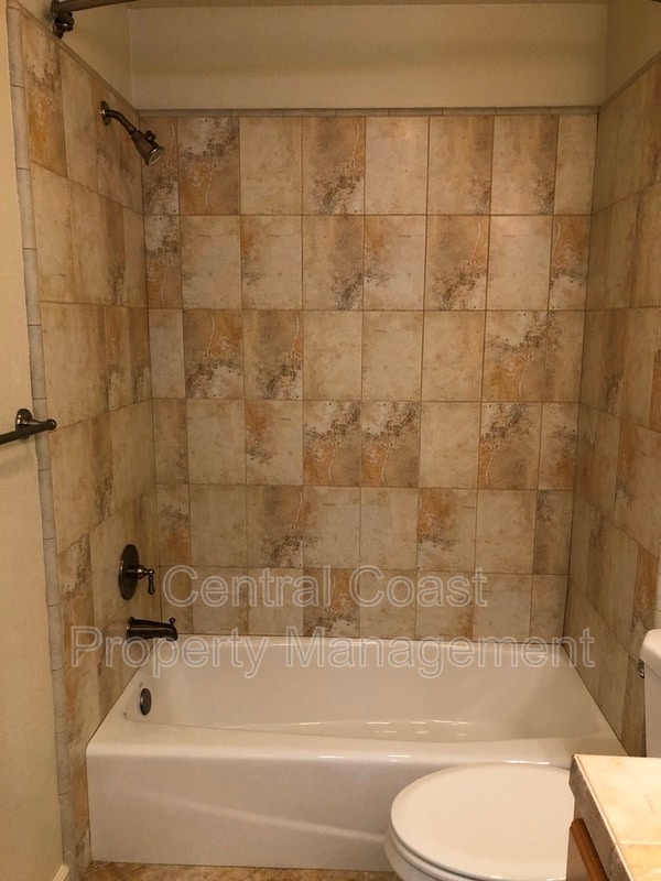 Building Photo - 10 Carmel Cir