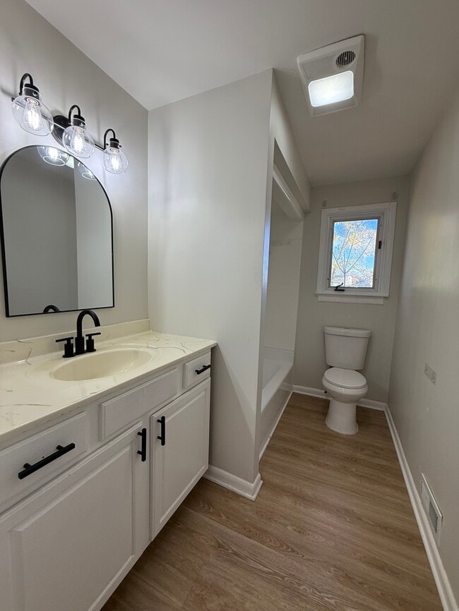 Building Photo - 205 Mardale Dr