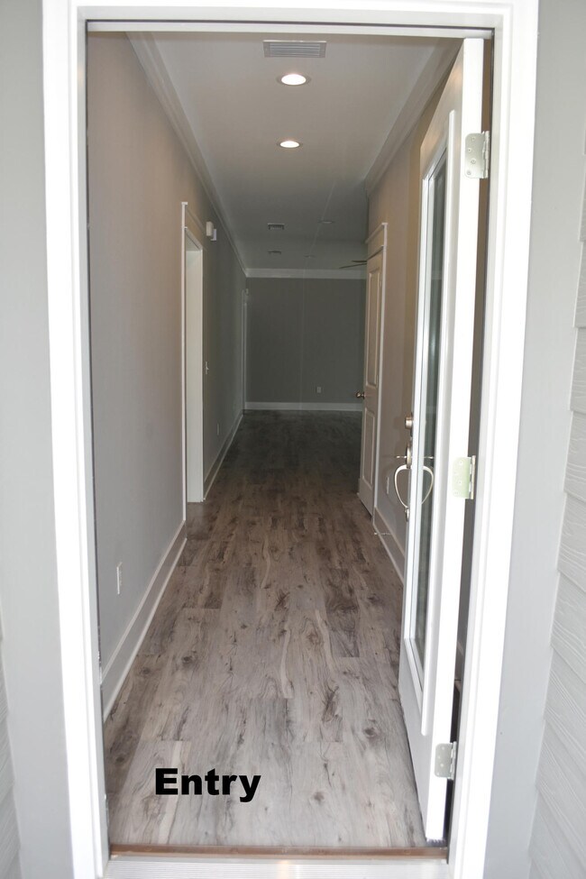 Building Photo - 15 Oakfield Dr