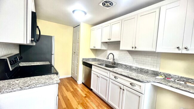 Building Photo - 1 Cinnamon Spring