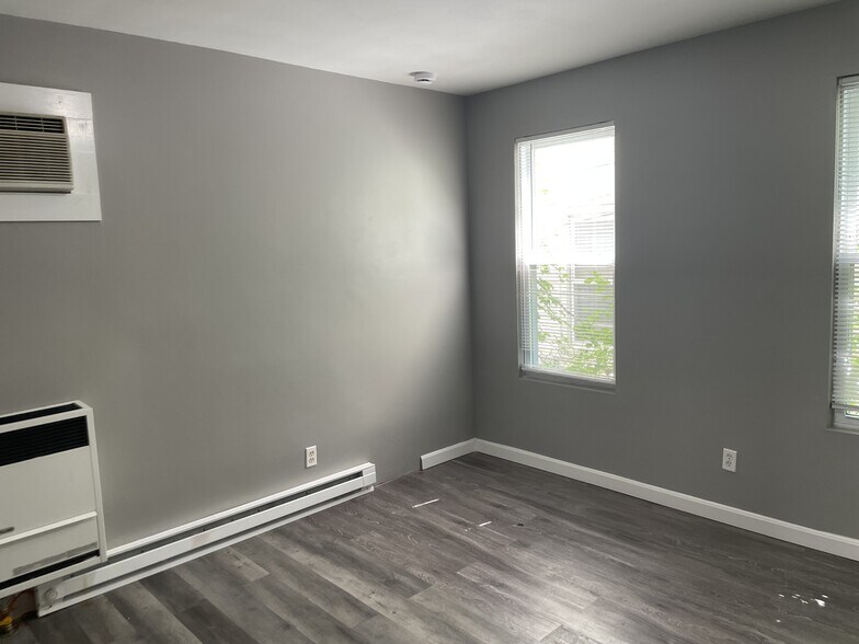 Building Photo - 8 Cheever Ct