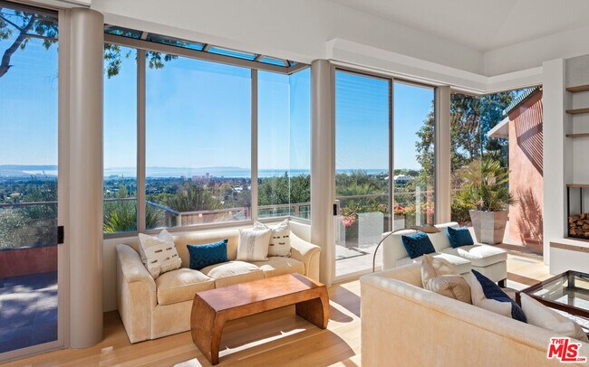 Building Photo - 1827 Westridge Rd