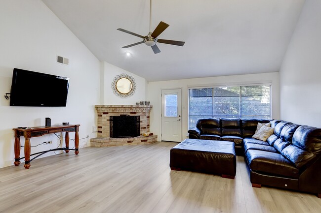 Building Photo - 6819 Yardley Dr