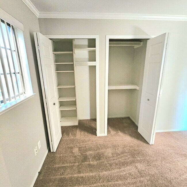 Building Photo - 1 Bedroom, 1 Bathroom Condo, 1st Floor and...