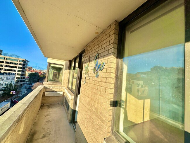 Building Photo - Dupont's Pulchritudinous Palladium 1 bedroom Condo w/ Balcony & Pool. All utilities included.