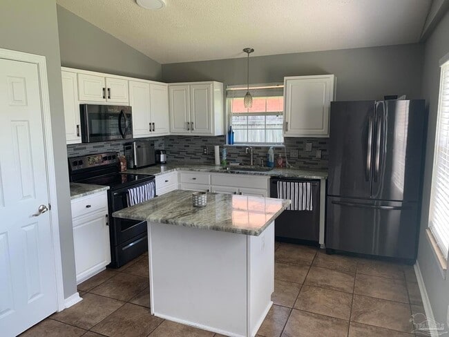 Building Photo - 7911 Red Bean Dr