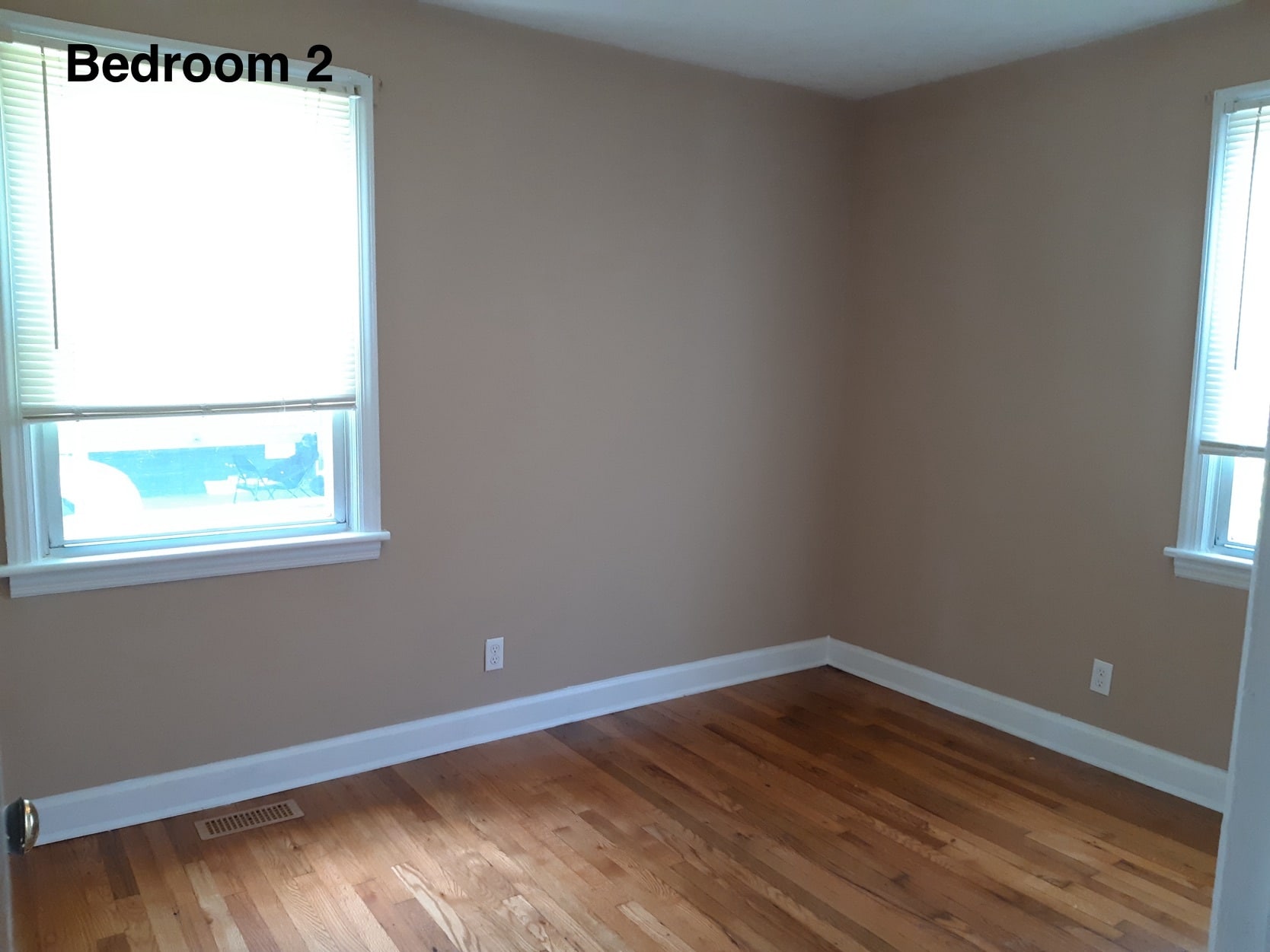 Building Photo - 105 Meadowbrook St