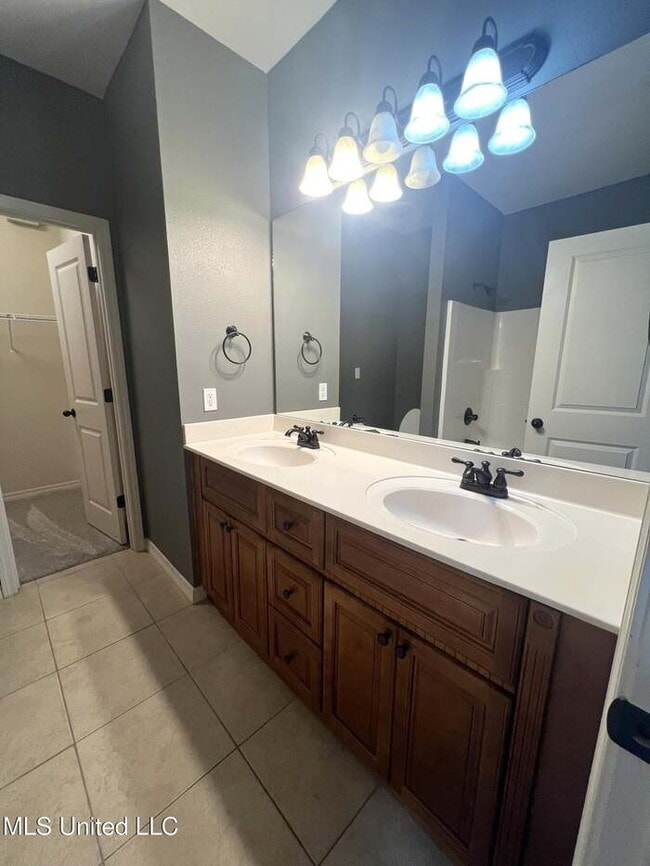 Building Photo - 18511 Devin Ct