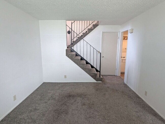 Building Photo - 2 Bed 2 Bath Side by Side